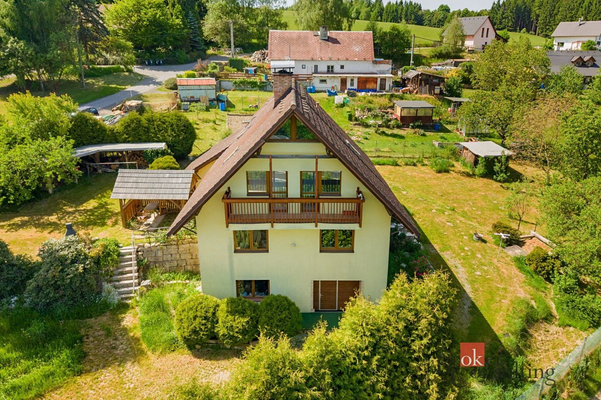 Prodej rodinného domu 320 m², pozemek 1559 m² – fotografie 2