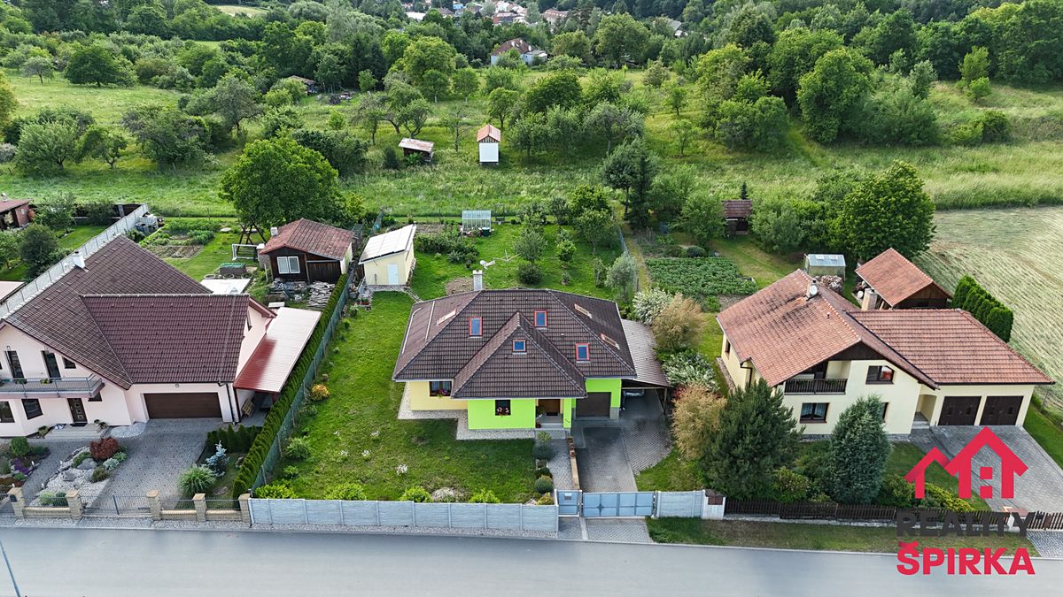 Prodej rodinného domu 195 m², pozemek 1219 m² – fotografie 3