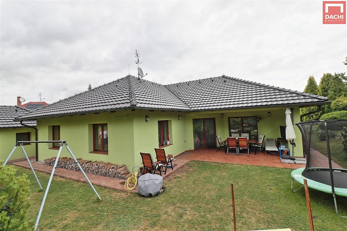 Pronájem rodinného domu 140 m², pozemek 731 m² – fotografie 3