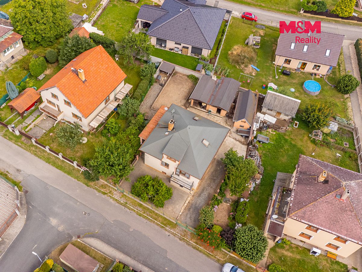 Prodej rodinného domu 160 m², pozemek 730 m² – fotografie 2