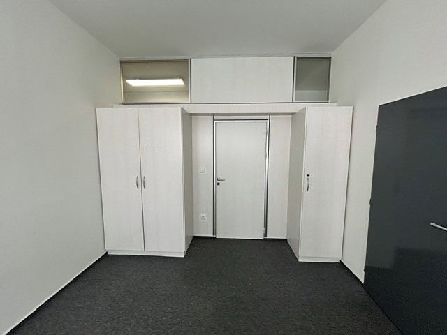 Pronájem kanceláře 32 m² – fotografie 4