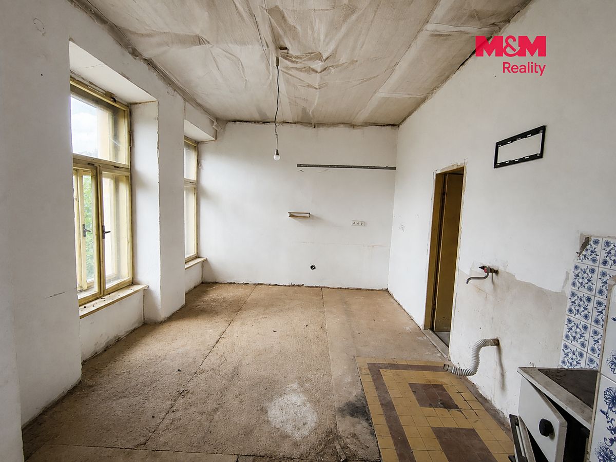 Prodej rodinného domu 215 m², pozemek 2616 m² – fotografie 2