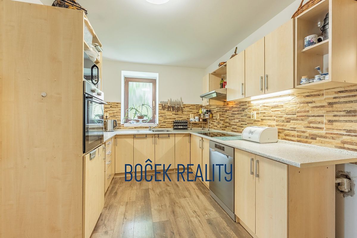 Prodej rodinného domu 211 m², pozemek 1356 m² – fotografie 4