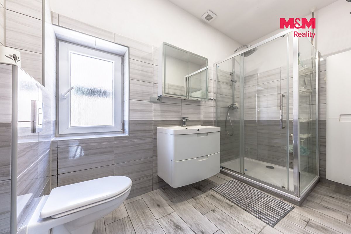 Prodej rodinného domu 230 m², pozemek 875 m² – fotografie 3