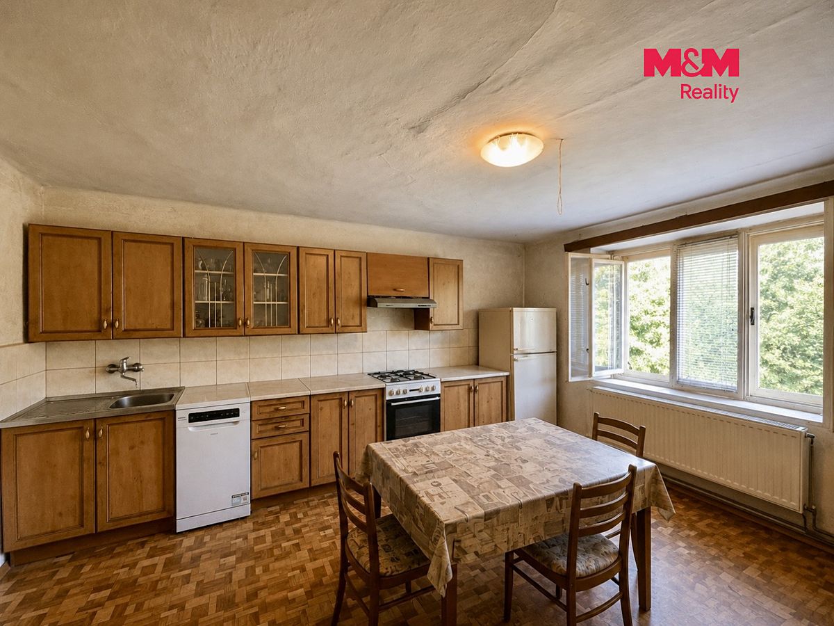 Prodej rodinného domu 330 m², pozemek 1628 m² – fotografie 4