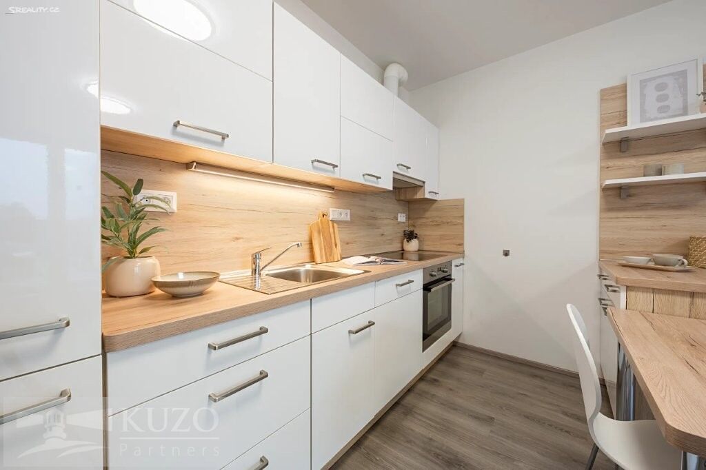 Pronájem bytu 2+kk 48 m² – fotografie 3