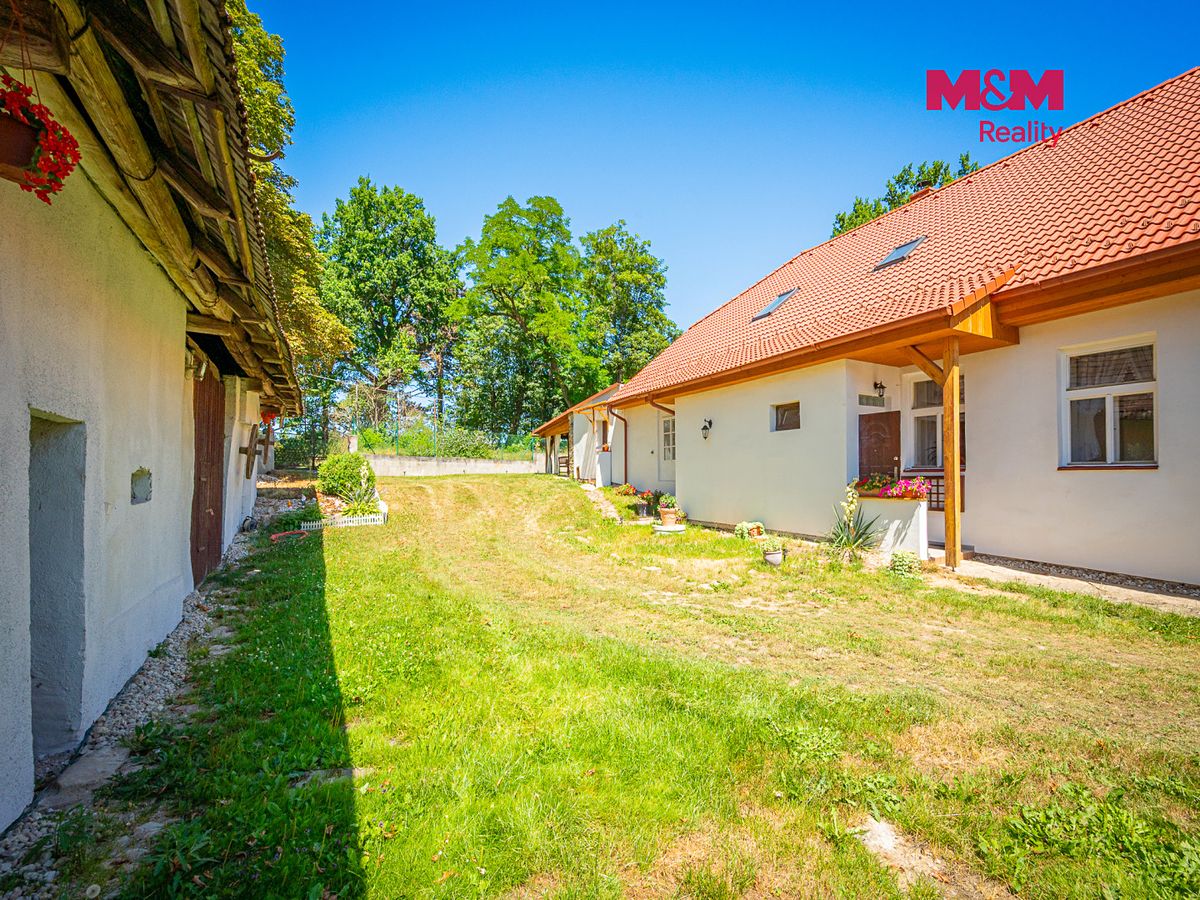 Prodej rodinného domu 360 m², pozemek 1421 m² – fotografie 5
