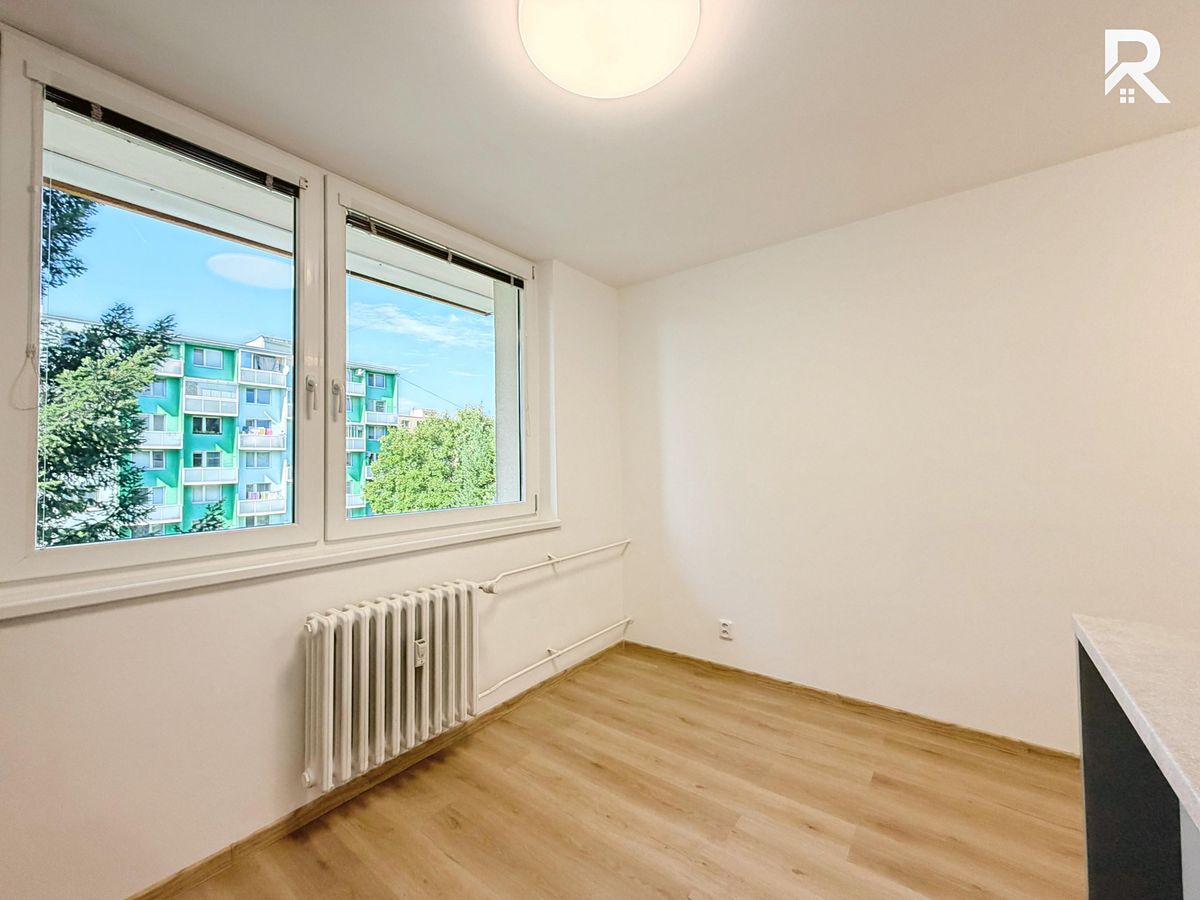 Pronájem bytu 1+1 35 m² – fotografie 3
