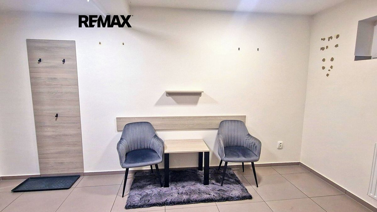 Pronájem obchodního prostoru 16 m² – fotografie 3
