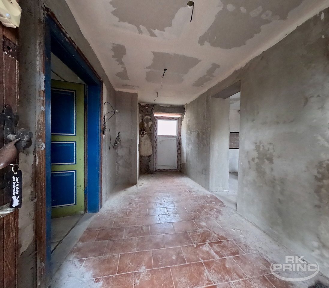 Prodej rodinného domu 200 m², pozemek 429 m² – fotografie 2