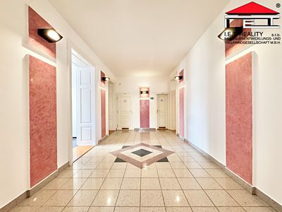 Pronájem kanceláře 527 m²