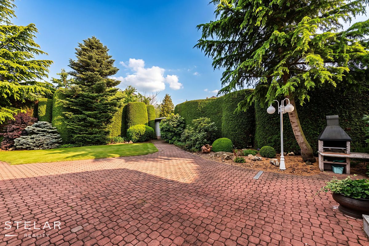 Prodej rodinného domu 512 m², pozemek 973 m² – fotografie 2
