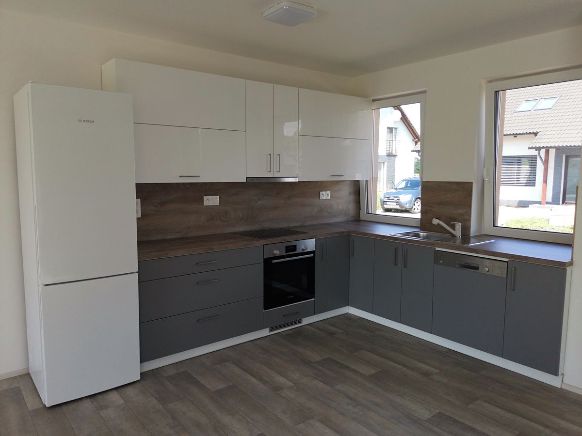 Prodej rodinného domu 210 m², pozemek 800 m² – fotografie 3