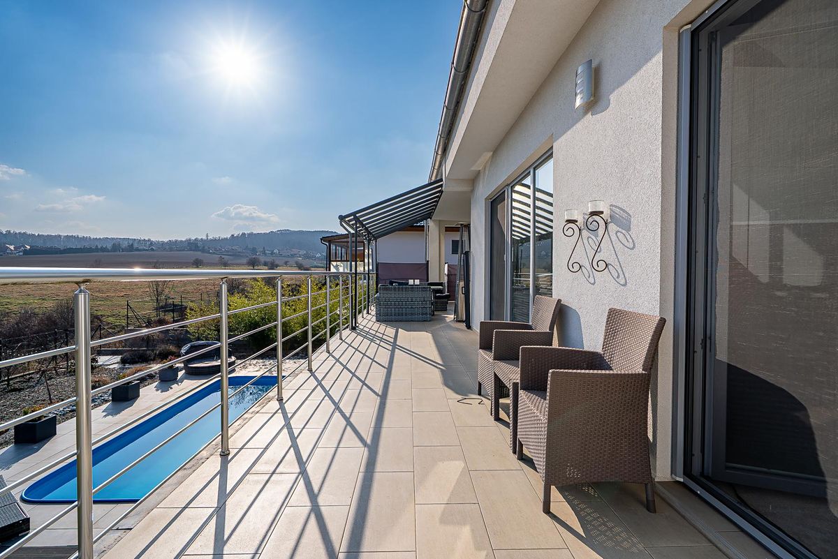 Prodej vily 140 m², pozemek 663 m² – fotografie 2