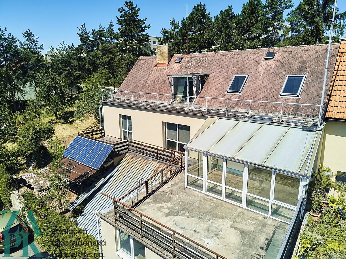 Prodej rodinného domu 458 m², pozemek 413 m² – fotografie 2