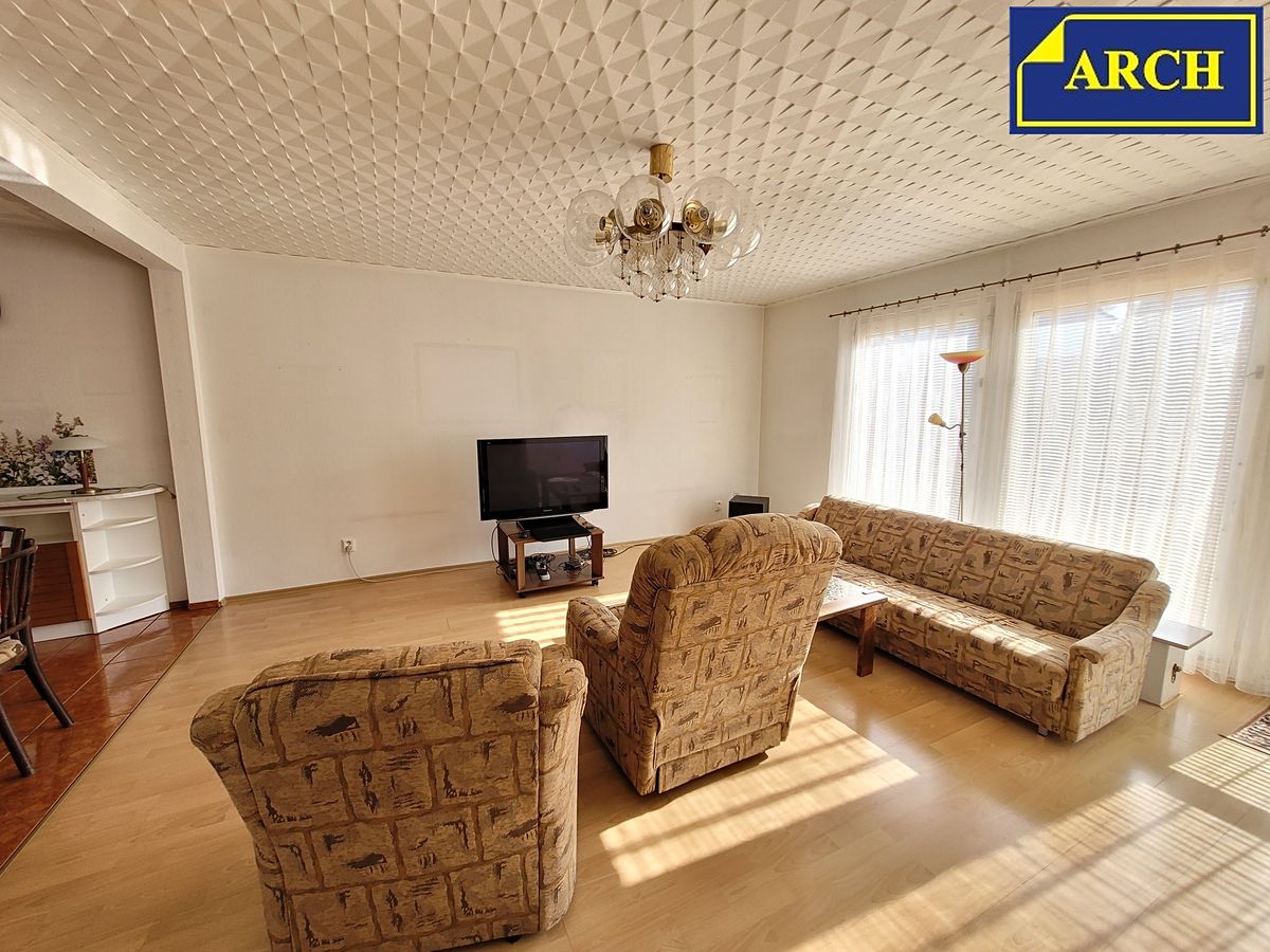 Prodej rodinného domu 280 m², pozemek 876 m² – fotografie 5
