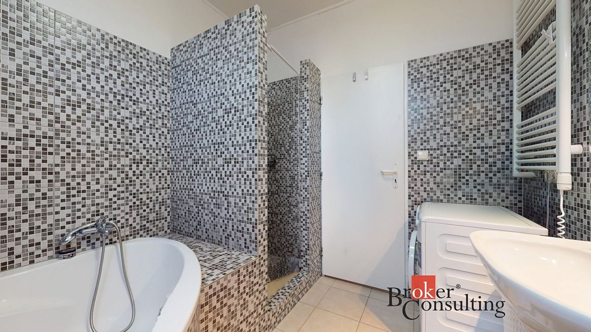 Pronájem bytu 1+kk 36 m² – fotografie 2