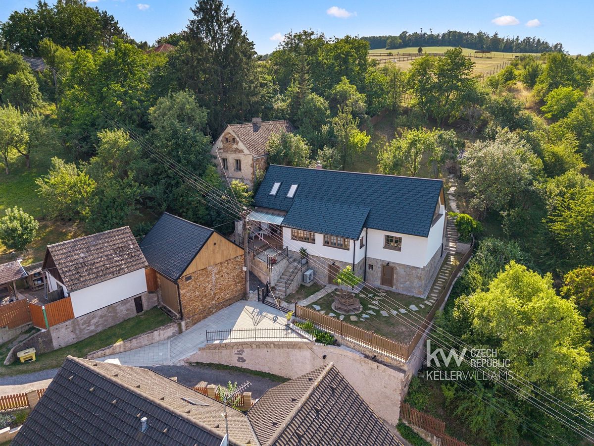 Prodej rodinného domu 180 m², pozemek 923 m²