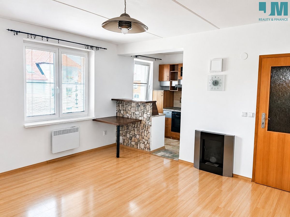 Pronájem bytu 2+kk 56 m² – fotografie 2