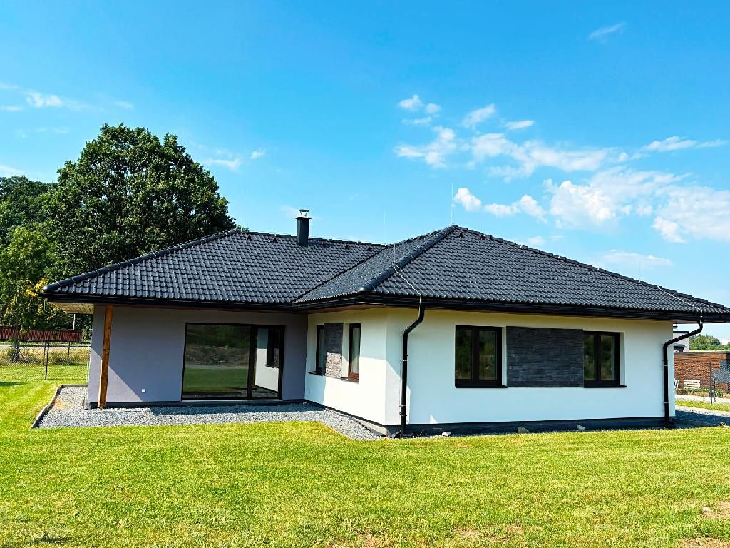 Prodej rodinného domu 146 m², pozemek 1003 m² – fotografie 2