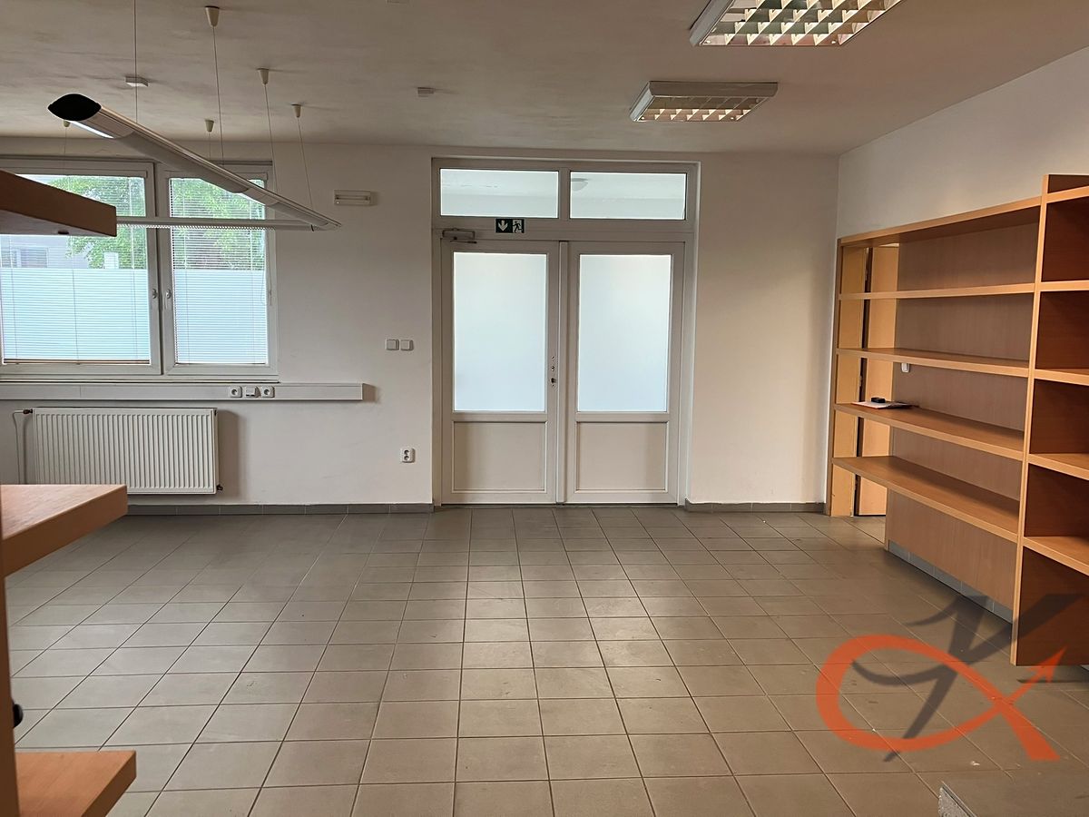 Pronájem kanceláře 42 m² – fotografie 3