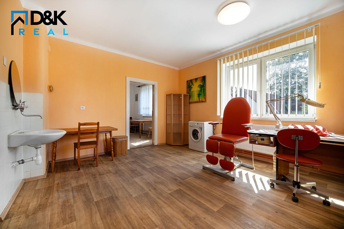 Prodej rodinného domu 213 m², pozemek 674 m² – fotografie 5