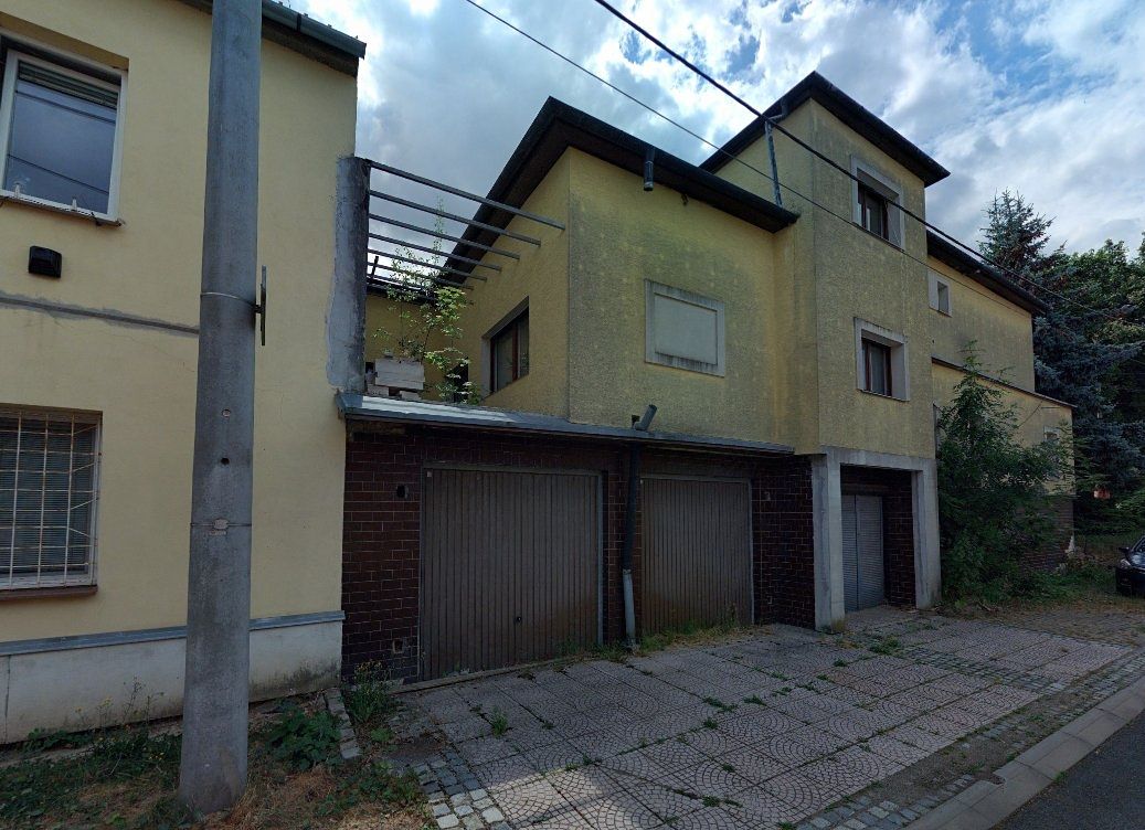 Prodej rodinného domu 345 m², pozemek 188 m² – fotografie 2