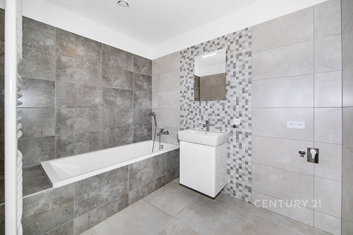 Pronájem bytu 2+kk 55 m² – fotografie 3