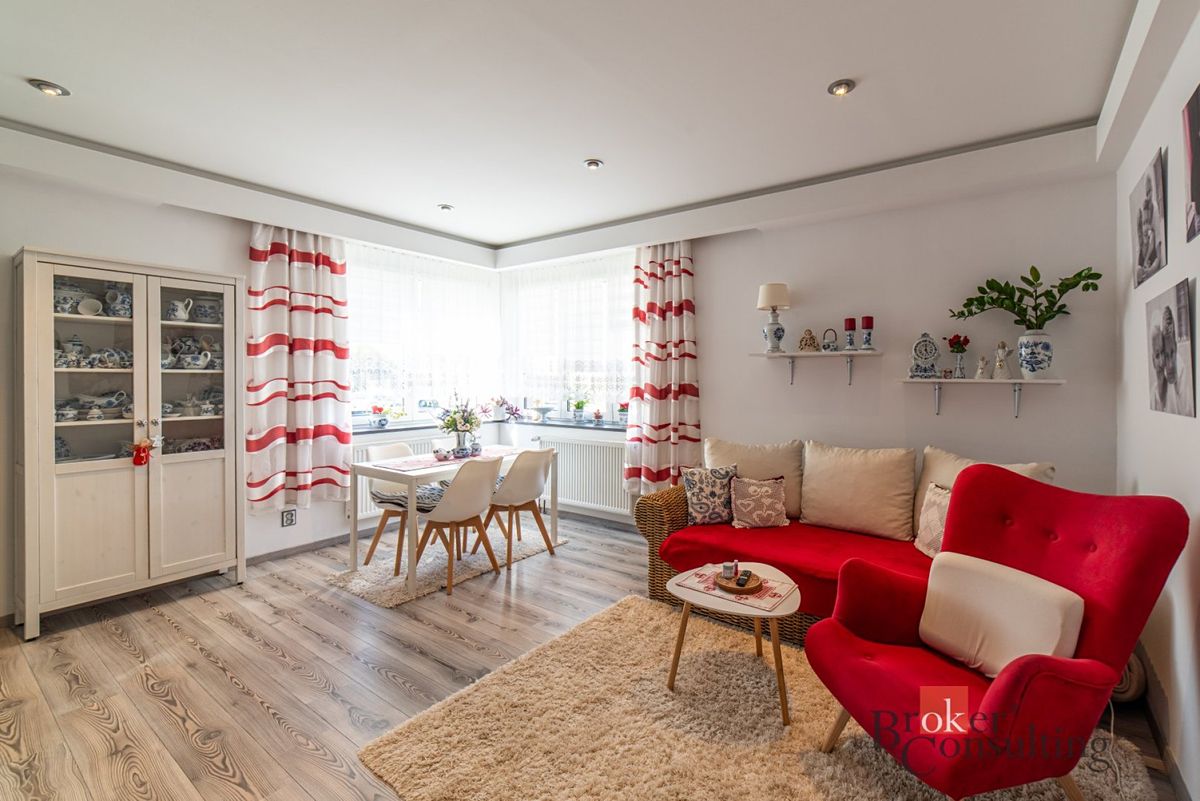 Prodej vily 389 m², pozemek 276 m² – fotografie 3