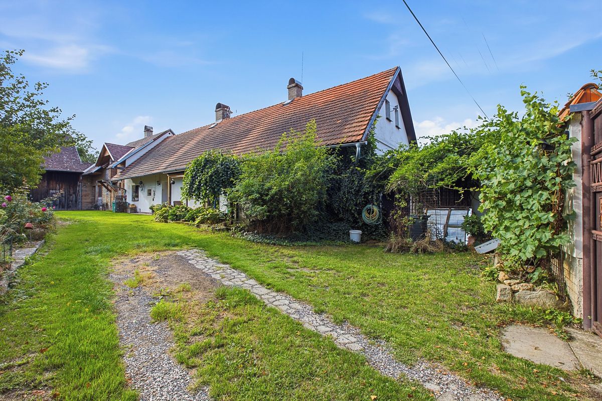 Prodej rodinného domu 180 m², pozemek 4232 m² – fotografie 2