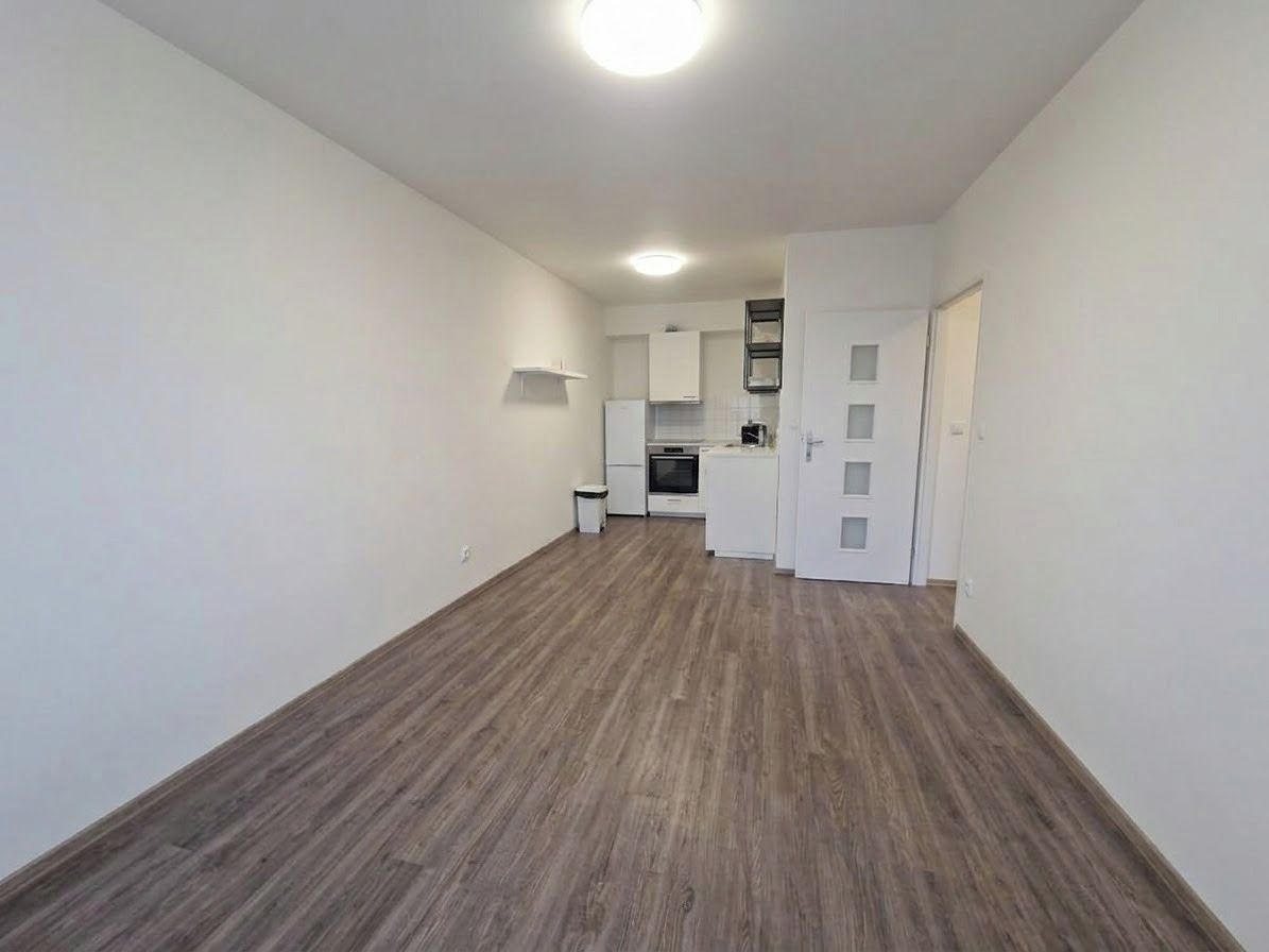Pronájem bytu 2+kk 40 m² – fotografie 2