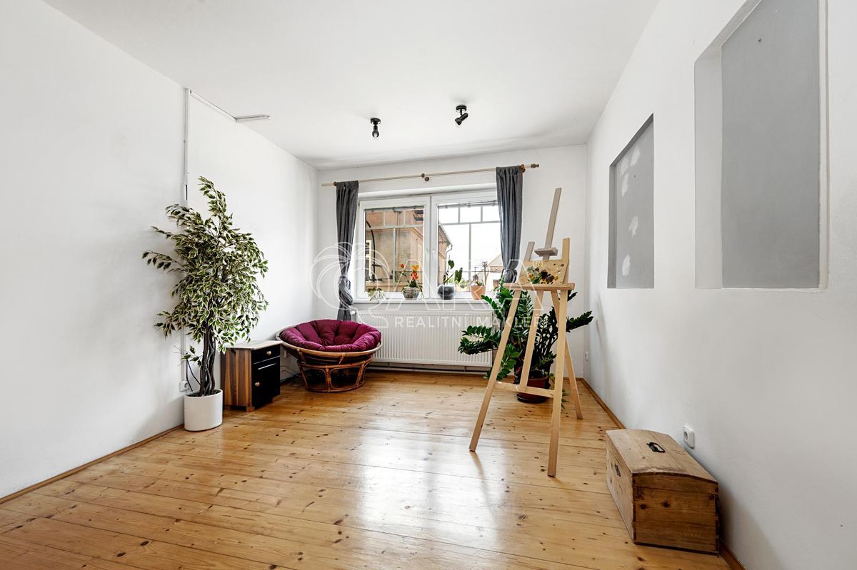 Prodej rodinného domu 217 m², pozemek 421 m² – fotografie 5