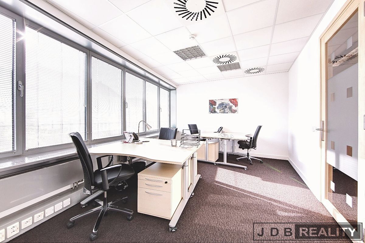 Pronájem kanceláře 75 m² – fotografie 2