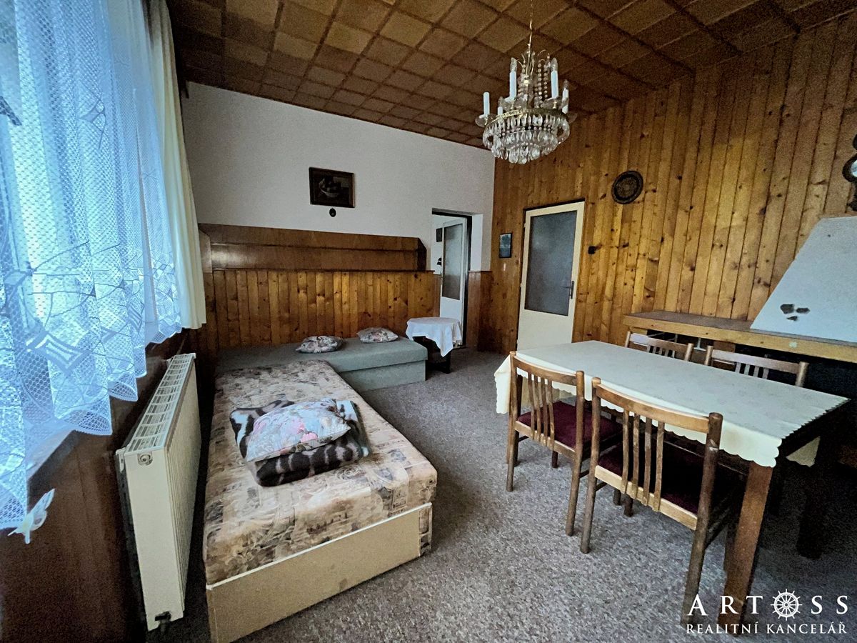Pronájem rodinného domu 185 m², pozemek 1055 m² – fotografie 2