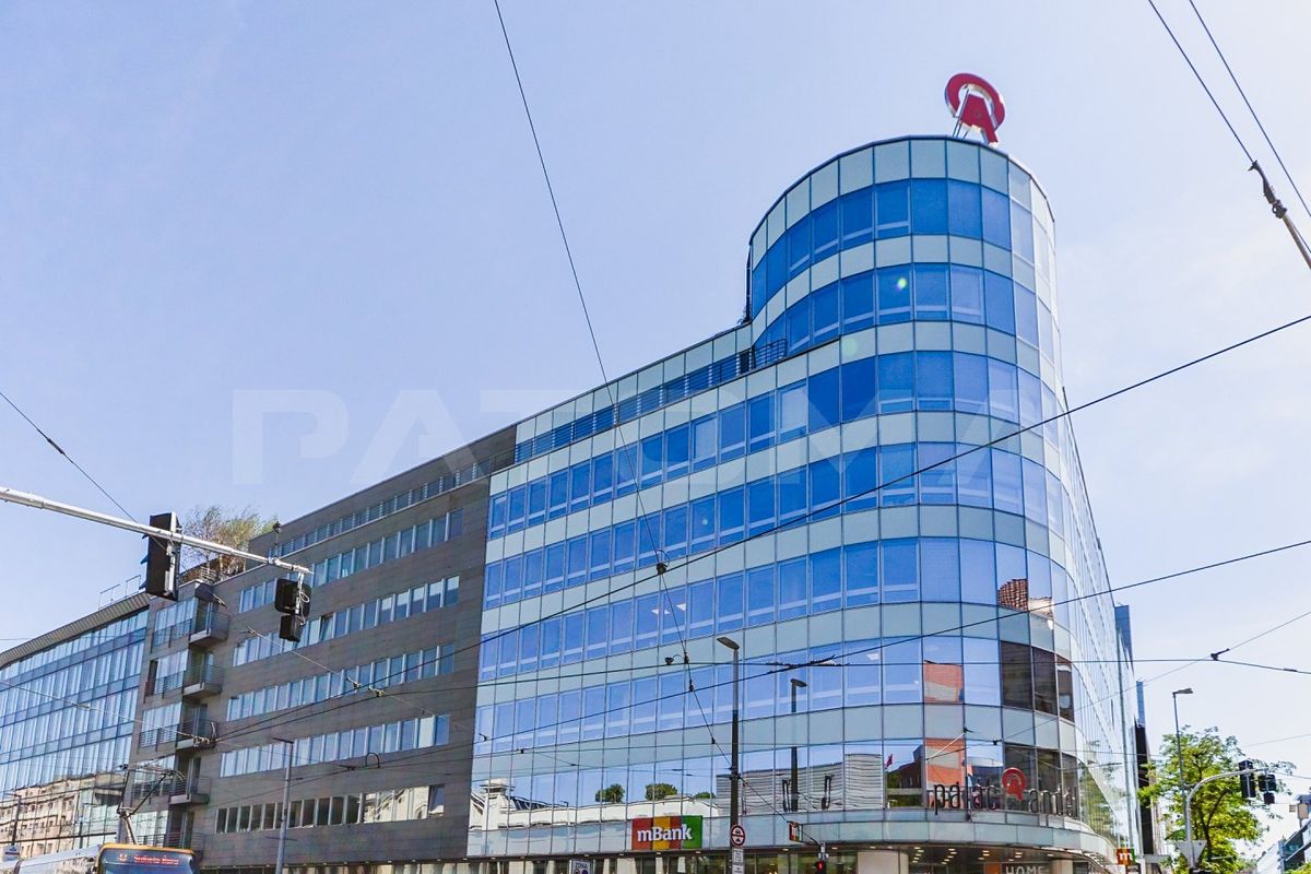 Pronájem kanceláře 379 m²