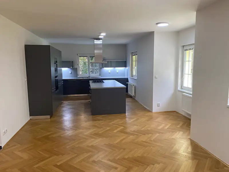 Pronájem vily 302 m², pozemek 610 m², Praha – náhled fotky 2