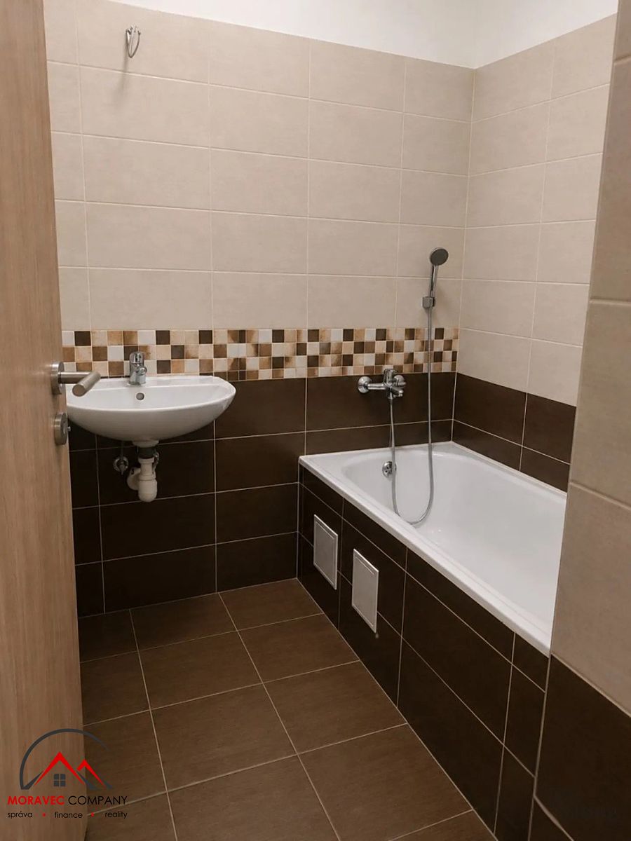 Pronájem bytu 1+kk 43 m² – fotografie 3