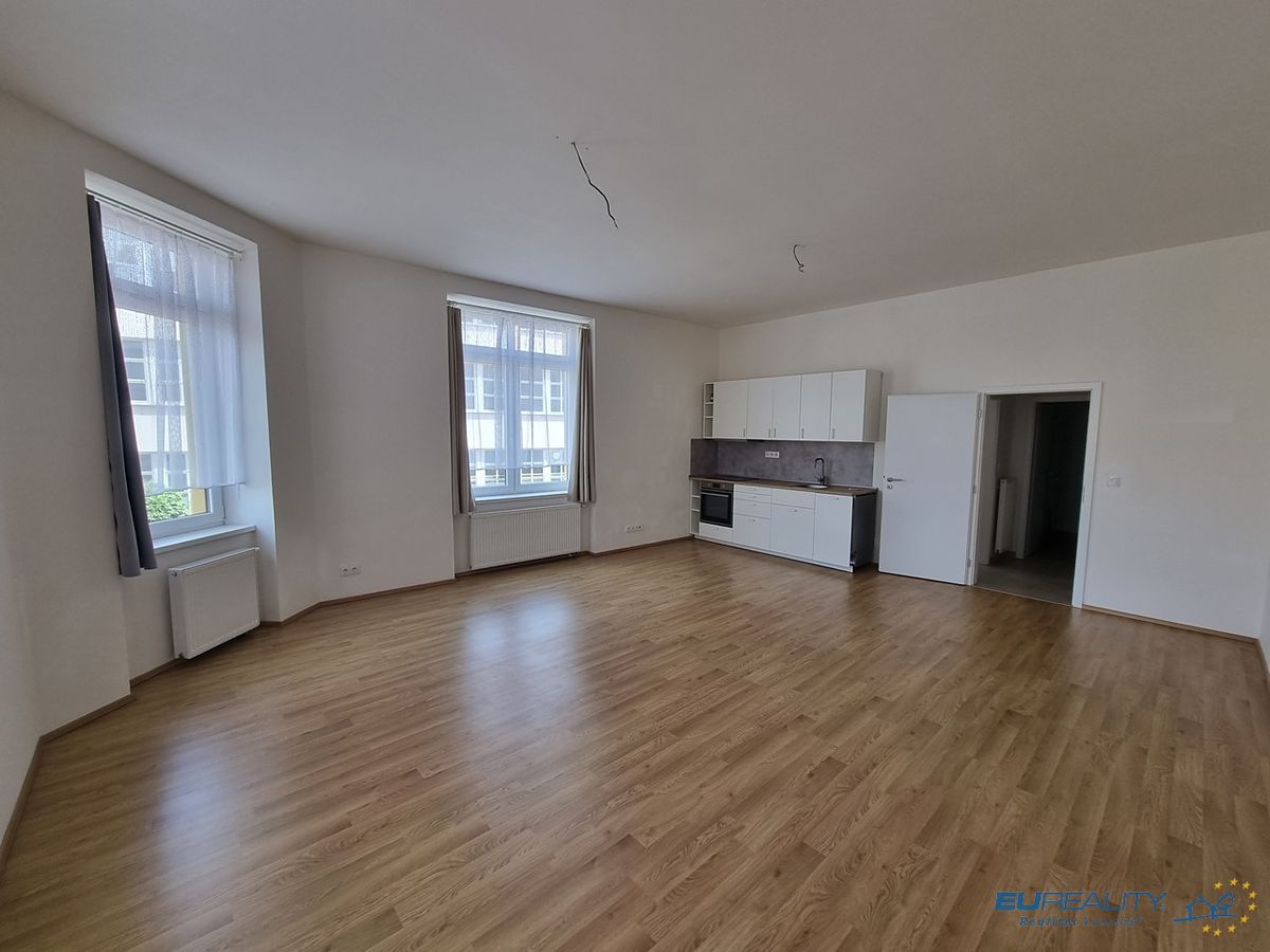 Pronájem bytu 2+kk 61 m² – fotografie 3
