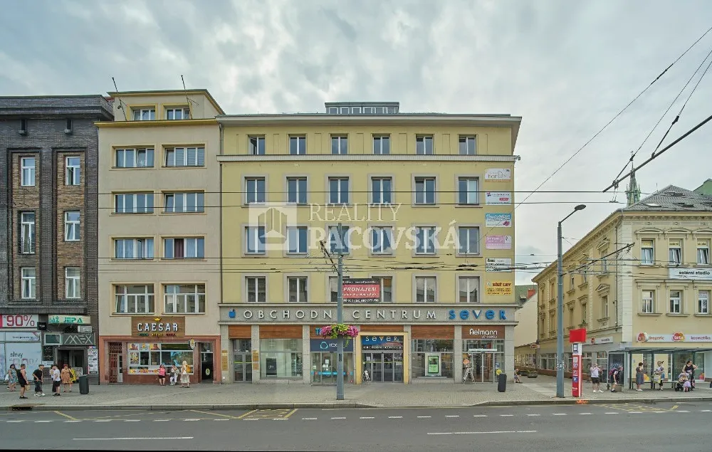 Pronájem obchodního prostoru 688 m²