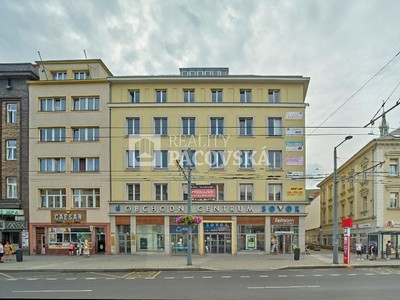 Pronájem obchodního prostoru 688 m²