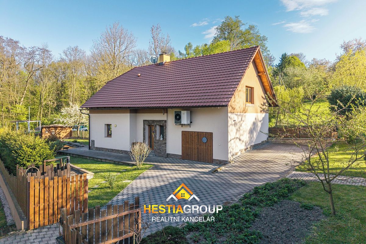 Prodej rodinného domu 176 m², pozemek 778 m² – fotografie 2