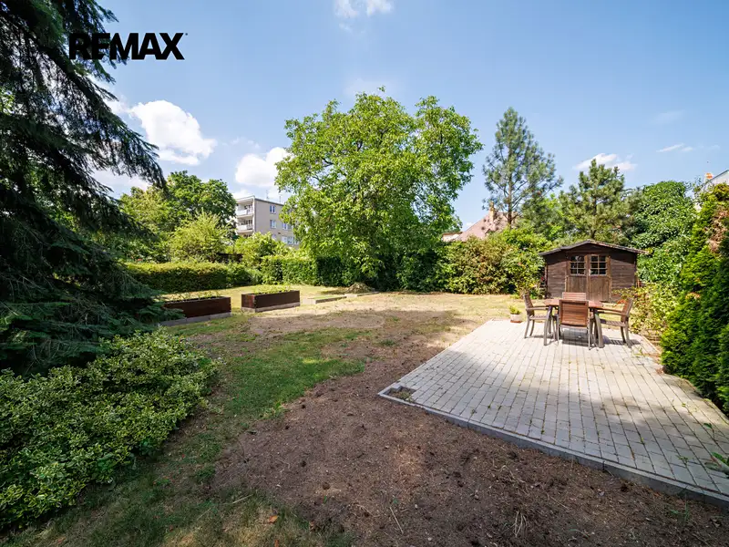 Prodej stavebního pozemku 992 m², Praha – náhled fotky 2