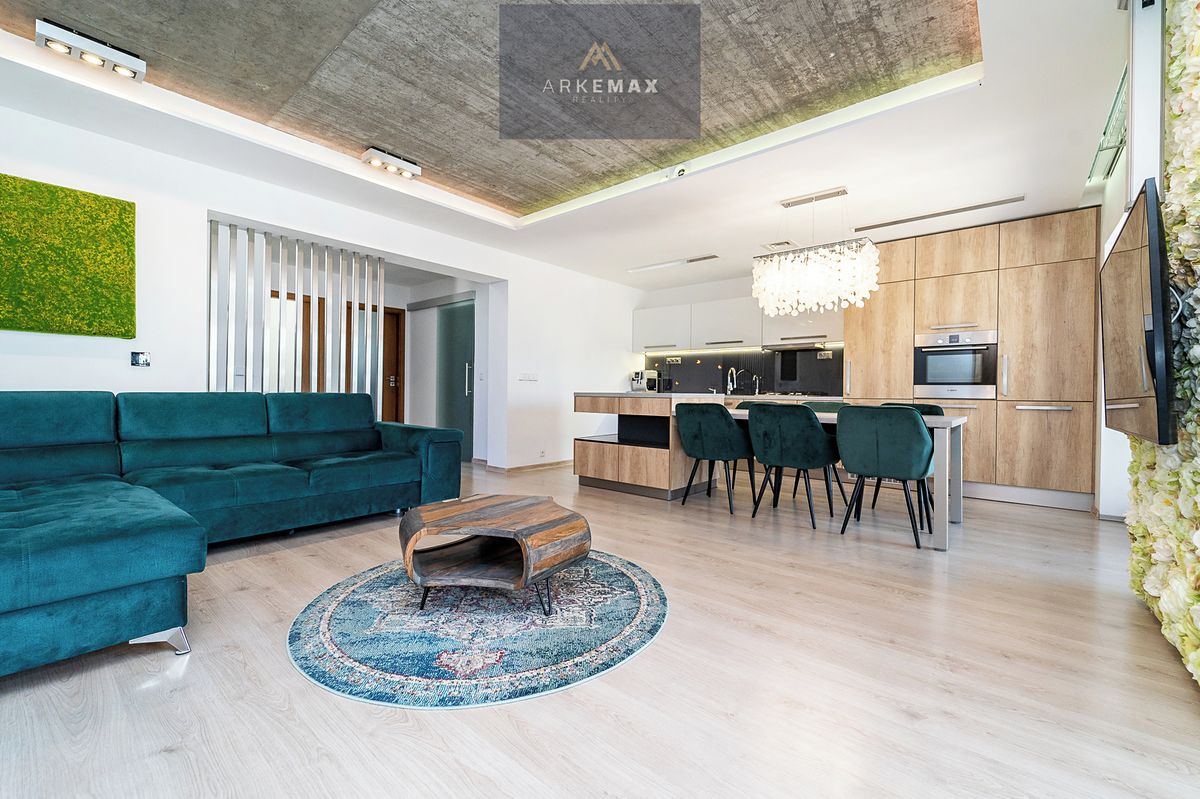 Prodej rodinného domu 410 m², pozemek 728 m² – fotografie 2