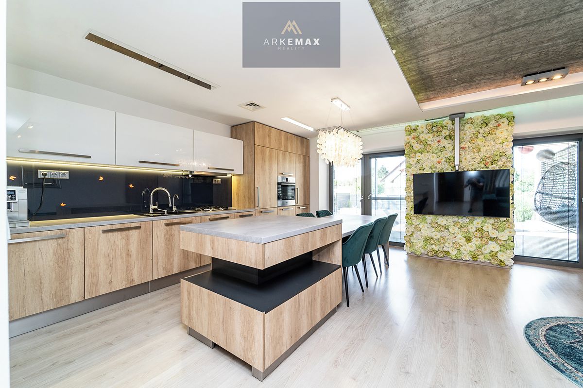 Prodej rodinného domu 410 m², pozemek 728 m² – fotografie 3