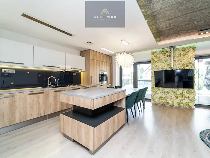 Prodej rodinného domu 410 m², pozemek 728 m², Žabeň – náhled fotky 3