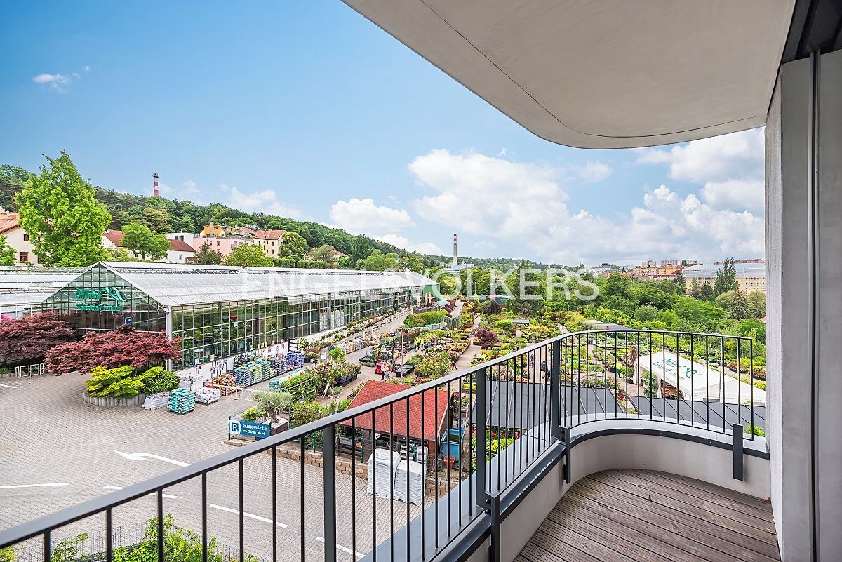 Pronájem bytu 2+kk 65 m² – fotografie 2