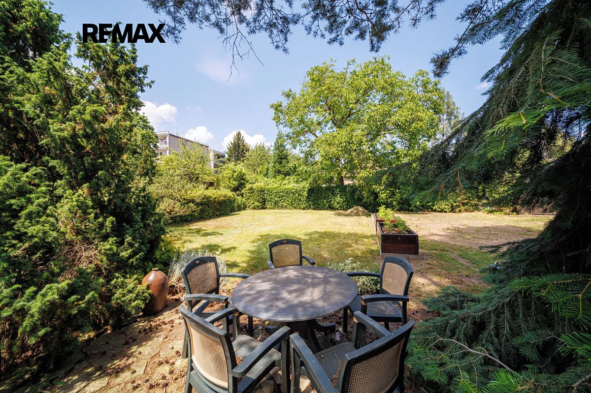 Prodej stavebního pozemku 992 m² – fotografie 4