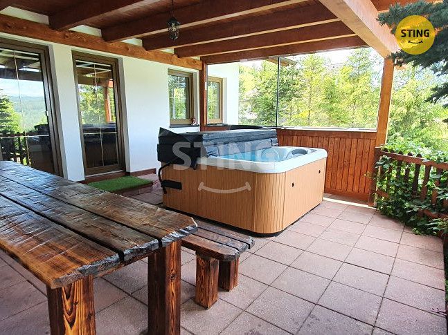 Prodej rodinného domu 268 m², pozemek 1827 m² – fotografie 3
