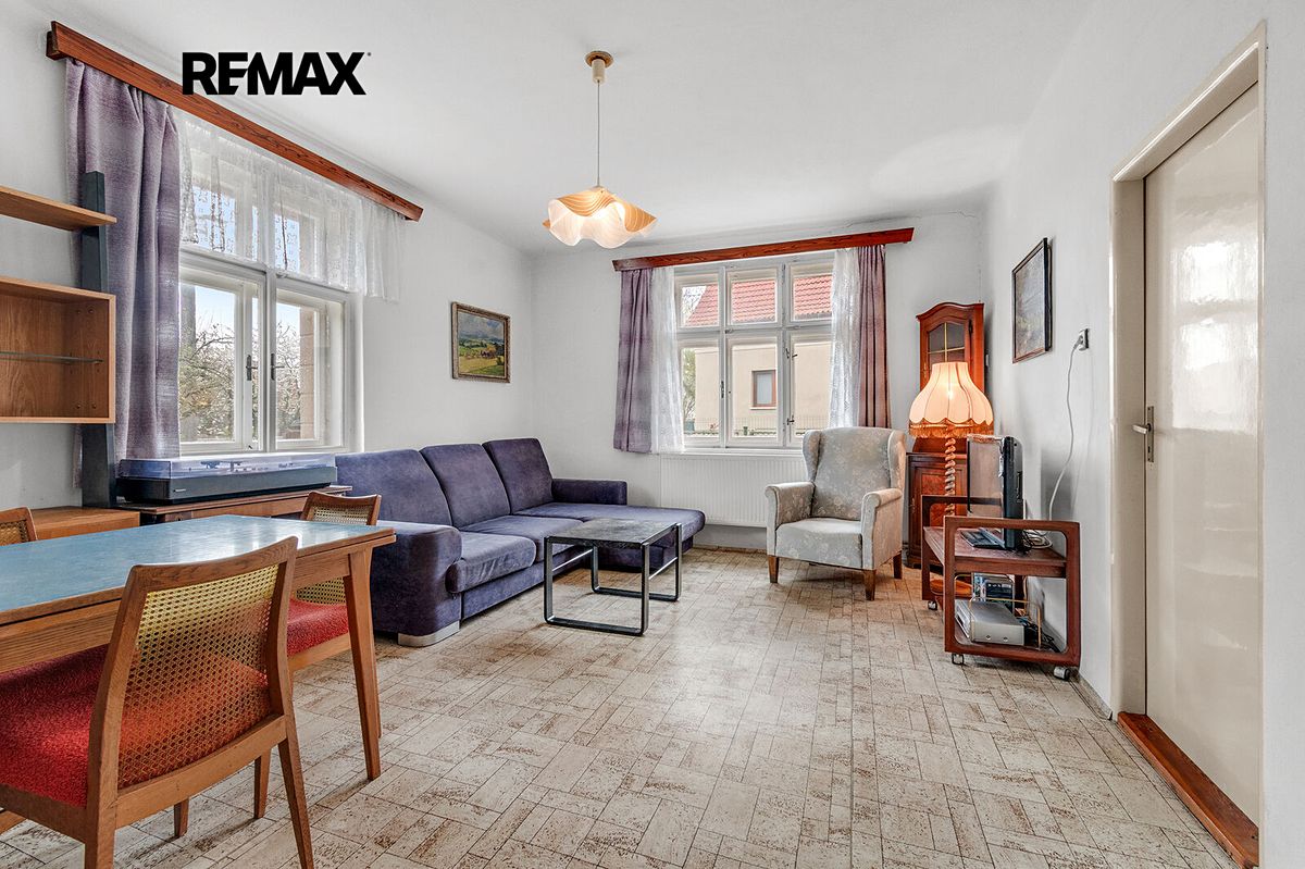 Prodej rodinného domu 240 m², pozemek 1122 m² – fotografie 4