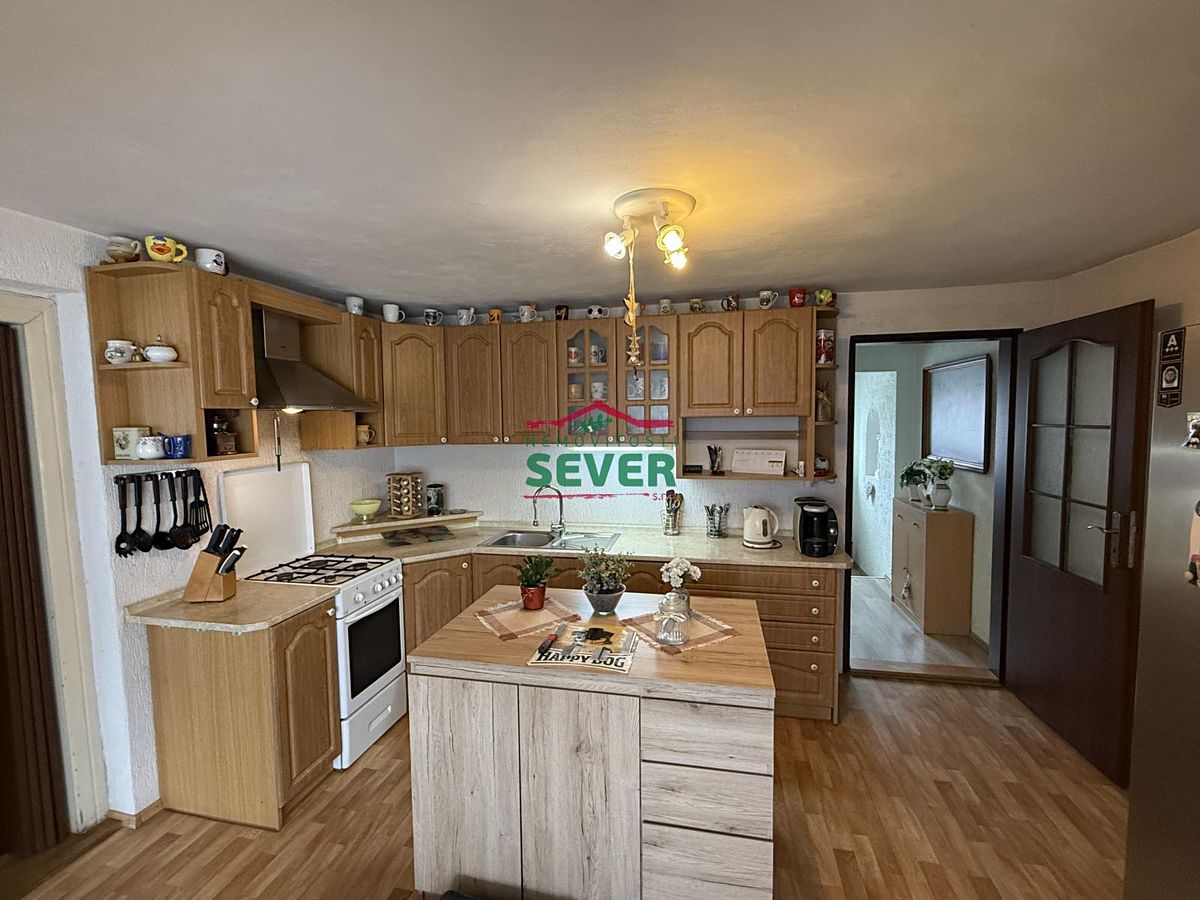 Prodej rodinného domu 200 m², pozemek 318 m² – fotografie 3